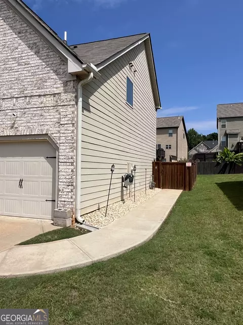 Exterior - 582 Oakville Trl, Hampton, GA 30228 photo 3 of 5
