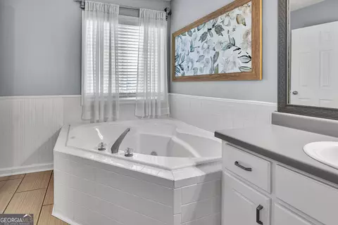 Bath - 440 Berkshire Dr, Covington, GA 30016 photo 2 of 5