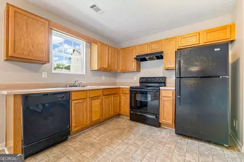 Kitchen - 10953 Station Dr, Hampton, GA 30228 photo 1 of 1