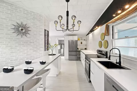 Kitchen - 199 Sunrise Cir, Cornelia, GA 30531 photo 2 of 6