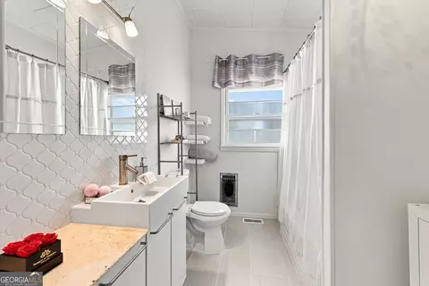 Bath - 199 Sunrise Cir, Cornelia, GA 30531 photo 4 of 5