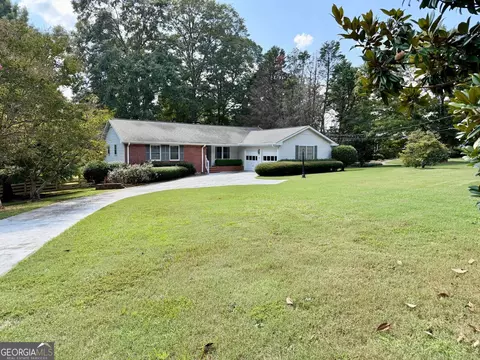 5 Plantation Cir, Carrollton, GA 30117