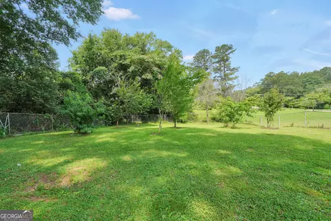 Exterior - 105 Pine St, Barnesville, GA 30204 photo 4 of 7