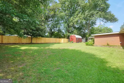 Exterior - 105 Pine St, Barnesville, GA 30204 photo 5 of 7