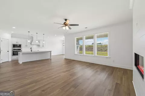 Living - 574 Gene Bell Rd, Monroe, GA 30655 photo 4 of 6