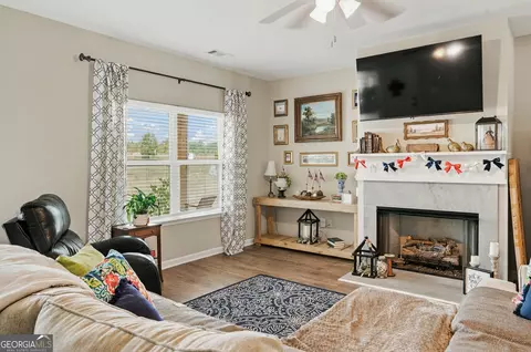 Living - 279 Davis Rd, Gray, GA 31032 photo 1 of 1