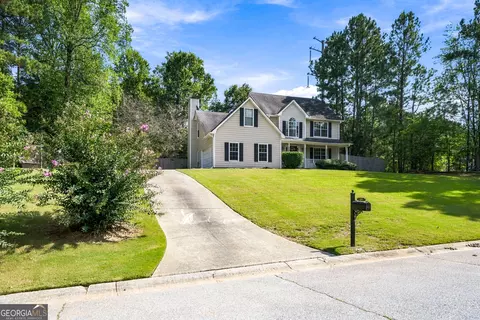 4090 Lake Dr, Loganville, GA 30052