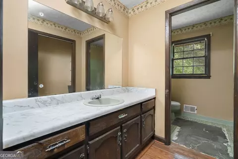 Bath - 1031 Second St, Bishop, GA 30621 photo 2 of 3