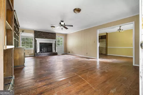 Living - 1031 Second St, Bishop, GA 30621 photo 2 of 4