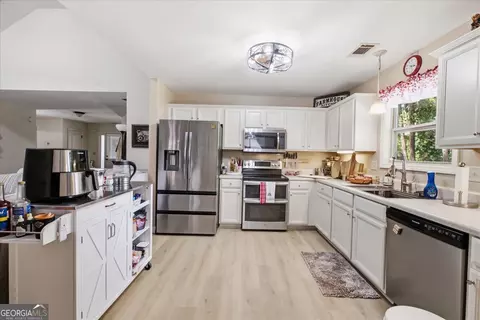 Kitchen - 233 Mcbee Pl, Dallas, GA 30132 photo 2 of 3