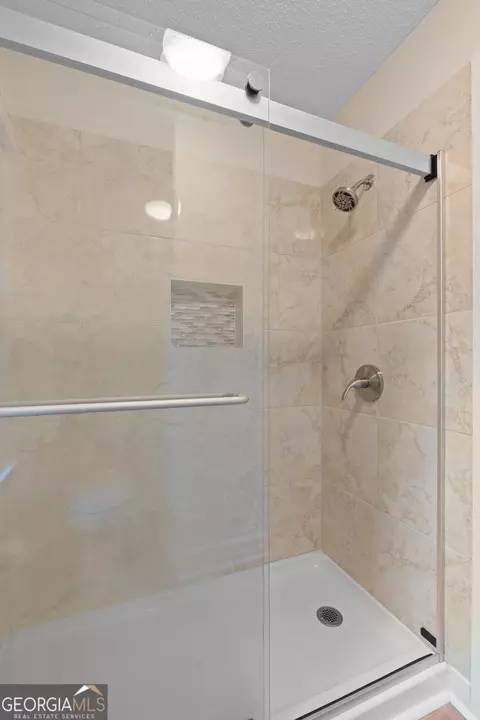 Bath - 285 Pendleton Trl, Tyrone, GA 30290 photo 6 of 6