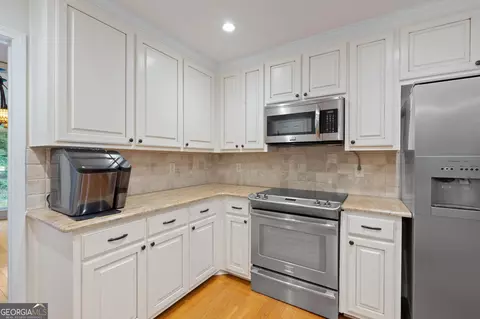 Kitchen - 285 Pendleton Trl, Tyrone, GA 30290 photo 2 of 4
