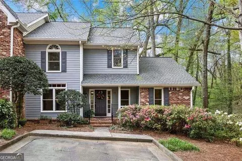 175 Riverview Trl, Roswell, GA 30075