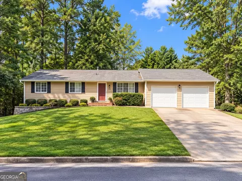 5104 Rock Glen Dr, Stone Mountain, GA 30088
