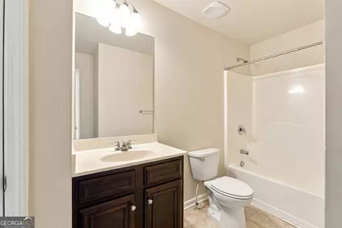 Bath - 7505 Bowhead Ct, Fairburn, GA 30213 photo 3 of 3