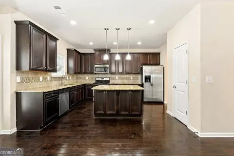 Kitchen - 7505 Bowhead Ct, Fairburn, GA 30213 photo 2 of 2