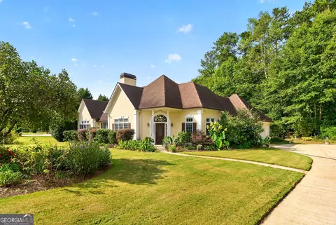 52 Braves Crossing Ct, Sharpsburg, GA 30277