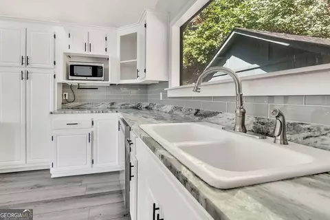 Kitchen - 357 Johns Way, Talking Rock, GA 30175 photo 4 of 4