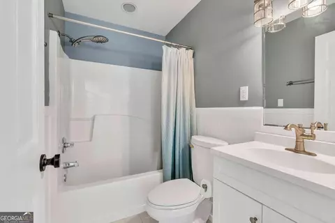 Bath - 357 Johns Way, Talking Rock, GA 30175 photo 5 of 6