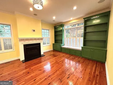 Living - 516 Lincoln St, Lagrange, GA 30240 photo 2 of 3