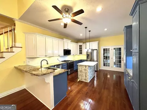 Kitchen - 516 Lincoln St, Lagrange, GA 30240 photo 2 of 5