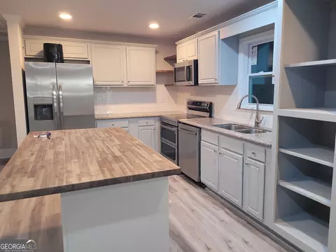 Kitchen - 165 Moss Rd, Covington, GA 30016 photo 4 of 4