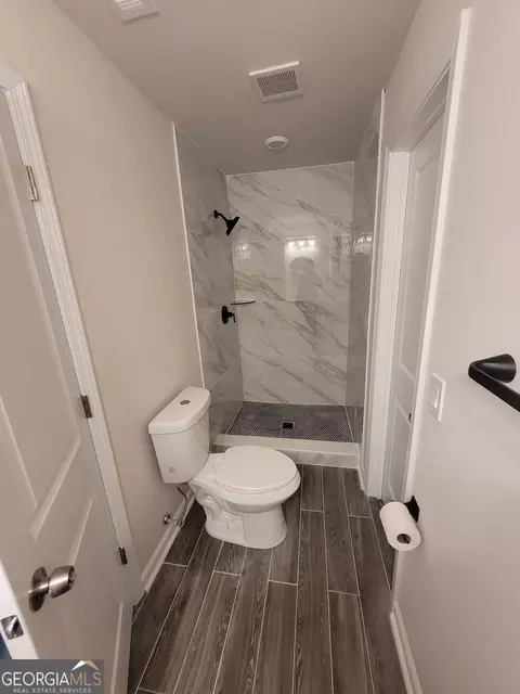 Bath - 165 Moss Rd, Covington, GA 30016 photo 3 of 3