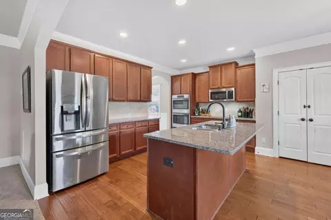 Kitchen - 162 Oatgrass Dr, Grayson, GA 30017 photo 2 of 3