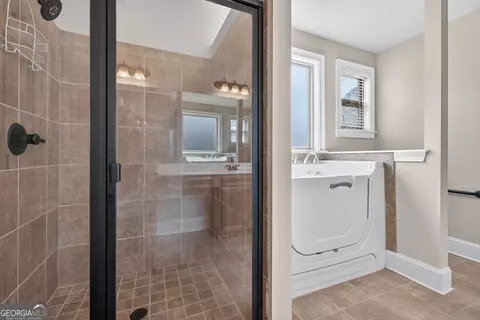 Bath - 162 Oatgrass Dr, Grayson, GA 30017 photo 1 of 6