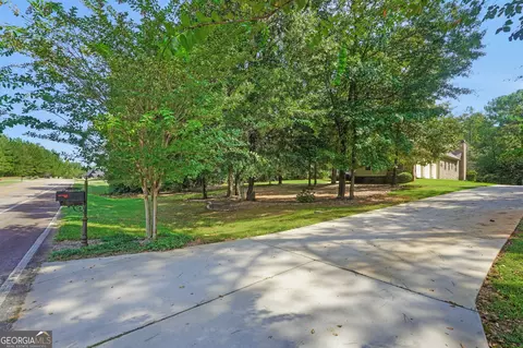 Exterior - 505 Crescent Dr, Forsyth, GA 31029 photo 7 of 13