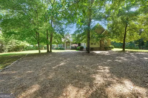 Exterior - 505 Crescent Dr, Forsyth, GA 31029 photo 6 of 13