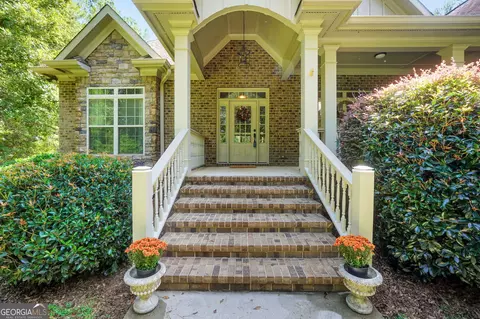 Exterior - 505 Crescent Dr, Forsyth, GA 31029 photo 3 of 13