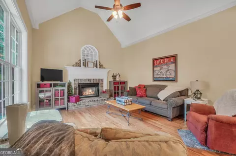 Living - 505 Crescent Dr, Forsyth, GA 31029 photo 2 of 3