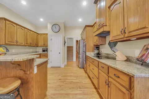 Kitchen - 505 Crescent Dr, Forsyth, GA 31029 photo 4 of 5