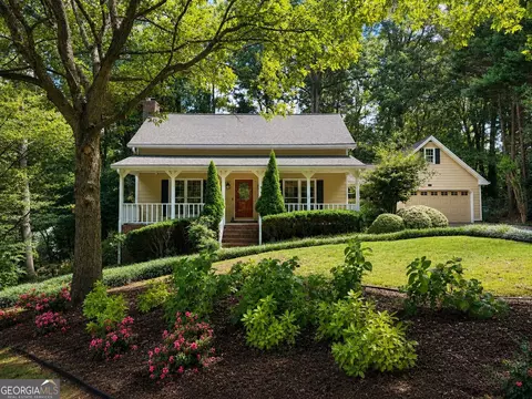 1052 Evelyn Ln, Lilburn, GA 30047