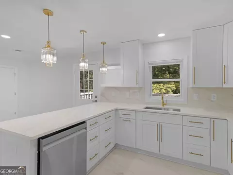 Kitchen - 984 Morrow Rd, Morrow, GA 30260 photo 4 of 4