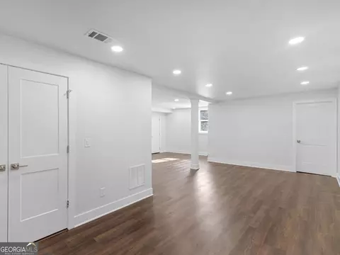 Living - 984 Morrow Rd, Morrow, GA 30260 photo 5 of 5
