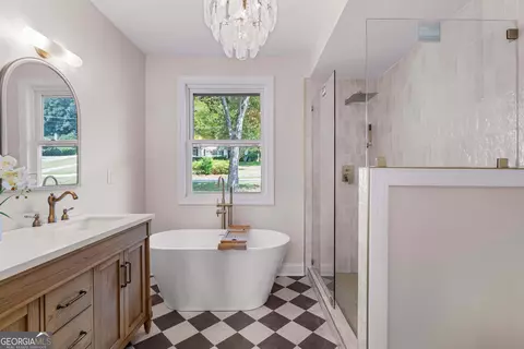 Bath - 107 Ridgecrest Rd, Lagrange, GA 30240 photo 1 of 10