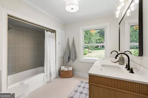 Bath - 107 Ridgecrest Rd, Lagrange, GA 30240 photo 6 of 10