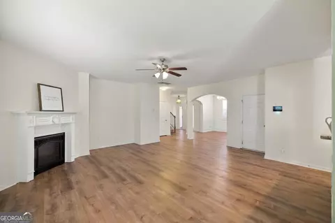 Living - 145 Back Cedar Ln, Warner Robins, GA 31093 photo 3 of 3