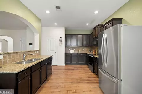 Kitchen - 145 Back Cedar Ln, Warner Robins, GA 31093 photo 1 of 3