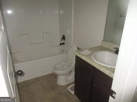Bath - 123 Needleleaf Ct, Barnesville, GA 30204 photo 1 of 1