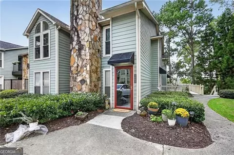 1005 Canyon Point Cir, Roswell, GA 30076