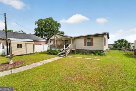 Exterior - 535 E 1st St, Midway, GA 31320 photo 3 of 11
