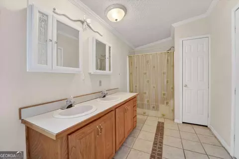 Bath - 535 E 1st St, Midway, GA 31320 photo 2 of 3