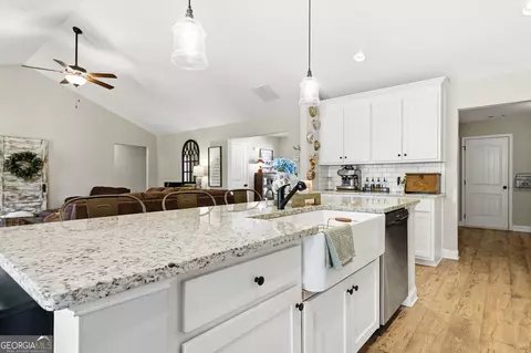Kitchen - 189 Marie Ct, Bethlehem, GA 30620 photo 3 of 8