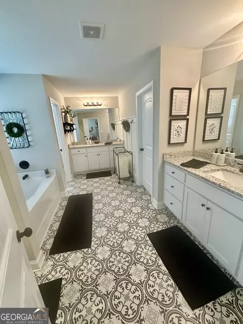 Bath - 189 Marie Ct, Bethlehem, GA 30620 photo 3 of 5