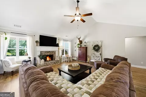 Living - 189 Marie Ct, Bethlehem, GA 30620 photo 1 of 1