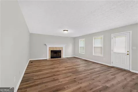 Living - 40 Cliff View Dr, Covington, GA 30016 photo 5 of 8