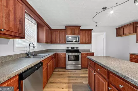 Kitchen - 40 Cliff View Dr, Covington, GA 30016 photo 2 of 4